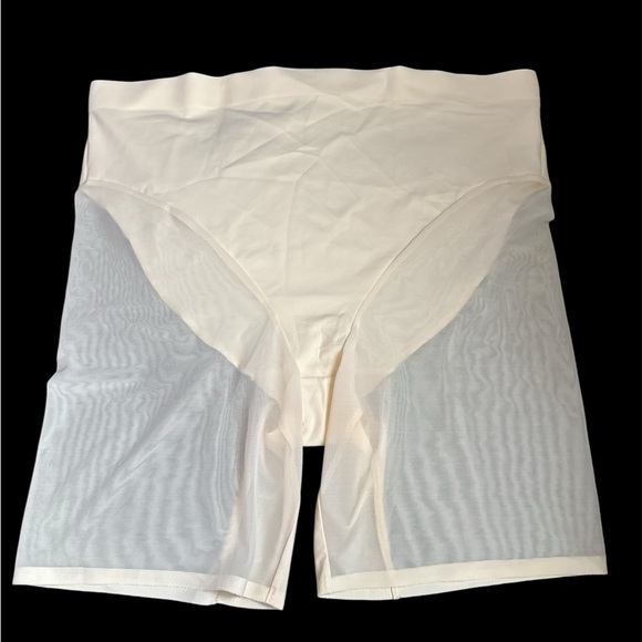 Shapermint Essentials Everyday Empower Mesh Shaper Shorts - Picture 4 of 8